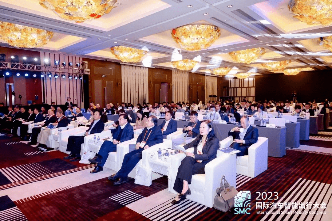迎接汽车智能出行新革命 第四届国际汽车智能出行大会主论坛在上海举行