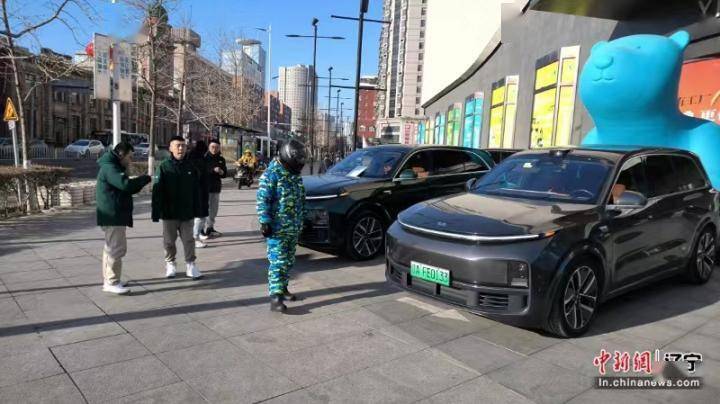 沈阳市和平区北市场街道开展新能源汽车进社区活动