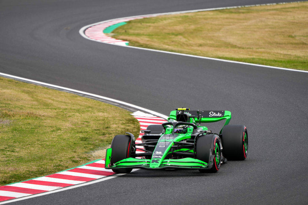 F1日本大奖赛维斯塔潘夺得杆位