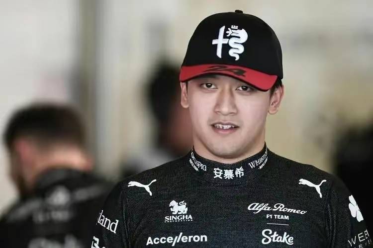 周冠宇破天荒！中国首位F1赛车手惊艳上海大奖赛，现场泪洒赛道！